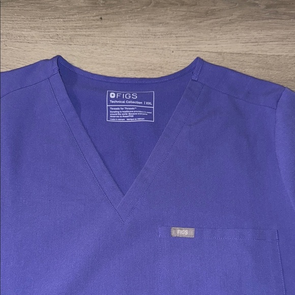 NWOT Figs Catrina Technical Collection Scrub Top - Picture 2 of 3